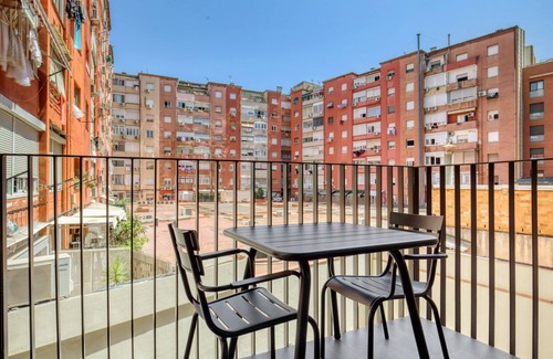 La Sagrada Familia Apartment | Renovated La Dreta de L'Eixample 2BR, by Blueground