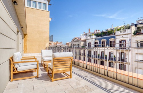 Dreta de l'Eixample Apartment | Renovated La Dreta de l'Eixample 2BR w/Terrace, by Blueground