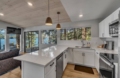 Hayden House | Renovated Lakehome w/amazing view, Great Fishing, Dog-Friendly, Boatslip, Dock