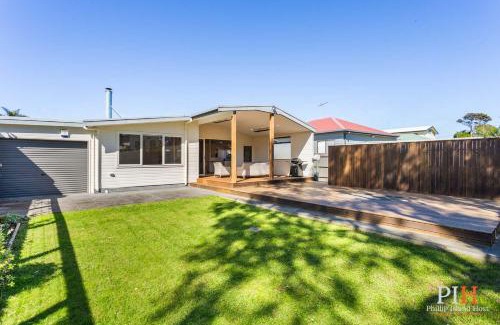 Cowes House | Renovated Lux Property in Quiet Estate