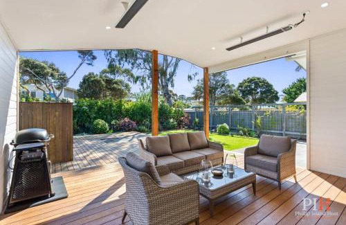 Cowes House | Renovated Lux Property in Quiet Estate