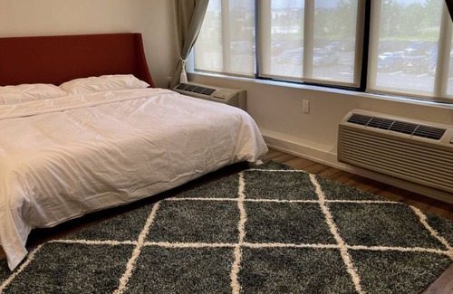 Bayonne Apartment | RENOVATED Luxury Studio; 20 Mins Away from NYC/EWR