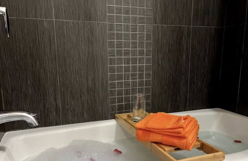 Bayonne Apartment | RENOVATED Luxury Studio; 20 Mins Away from NYC/EWR