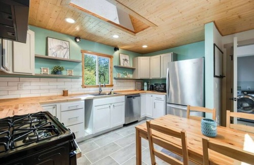Southeast Magnolia House | Renovated Magnolia 5 BR Home w/Outdoor Spacen
