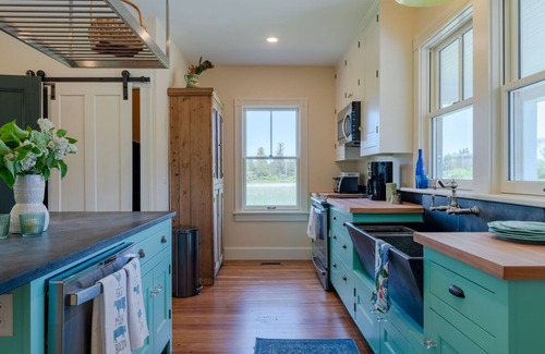 Matunuck House | Renovated Matunuck Farmhouse with private access to Potters Pond, double kayak included