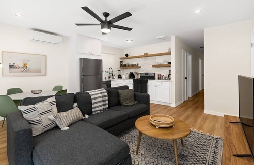 Central Mission Beach Apartment | Renovated Mission Beach 2bd Apartment w/Parking!