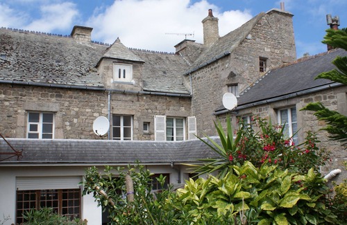 Barfleur House | Renovated, modern and very central house! Terrace and garden