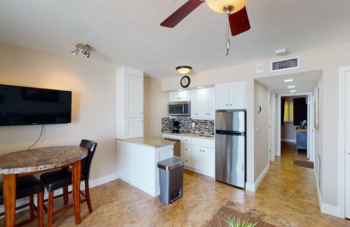 Marco Island Condo | Renovated! Most breathtaking views and sunsets on Marco Island!