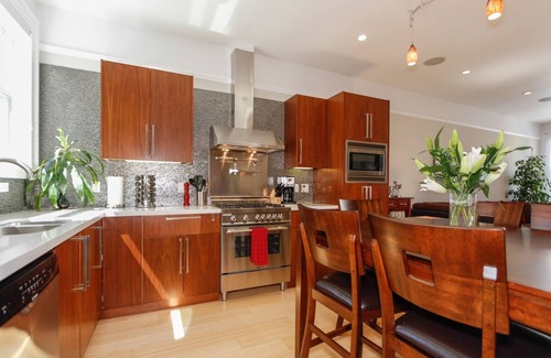 North Beach Apartment | Renovated North Beach Apartment With Spectacular Roof Deck SF Rental STR-0000727