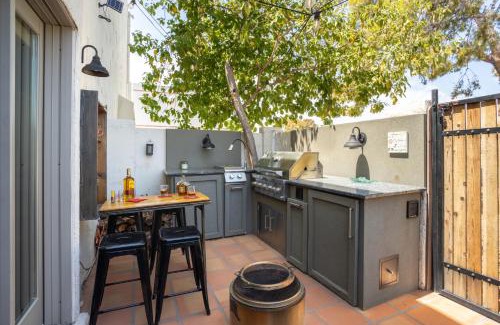 South Scottsdale Apartment | Renovated private in the heart of Old Town Scottsdale, pool & hot tub, outdoor bar & kitchen, walk to shops & bars