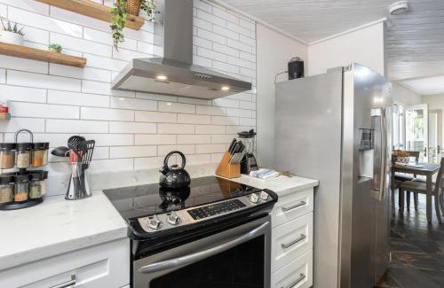 South Scottsdale Apartment | Renovated private in the heart of Old Town Scottsdale, pool & hot tub, outdoor bar & kitchen, walk to shops & bars