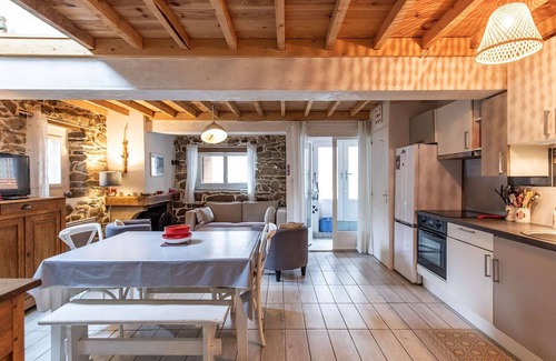 Sazos House | Renovated Pyrenean House with Garden - Sleeps 8 - Near Ski Resorts