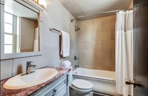 Center City West Apartment | Renovated Rittenhouse 2BR, Washer Dryer