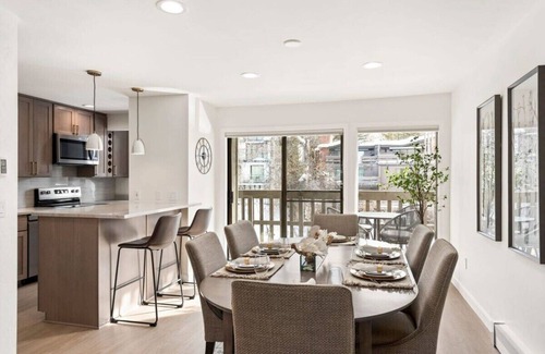 Aspen Condo | Renovated Riverfront 3 BR, Walk to Gondola!