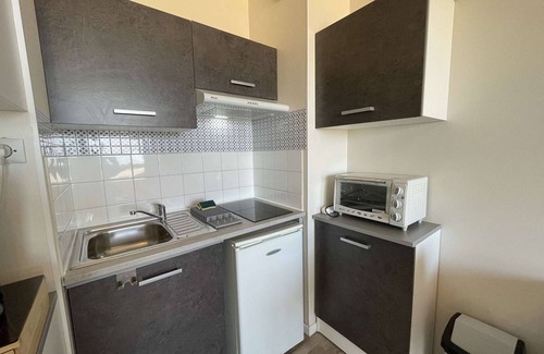 Saint-Jean-de-Monts Apartment | Renovated studio, sleeps 2, sea, shops, 6th floor, TV, balcony, pets allowed