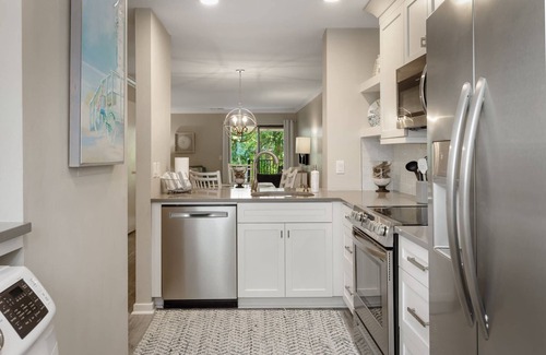 Hilton Head Island House | Renovated Springwood Villa, South Forest Beach, Community Pool, Close to Coligny Beach & Park