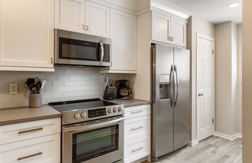 Hilton Head Island House | Renovated Springwood Villa, South Forest Beach, Community Pool, Close to Coligny Beach & Park