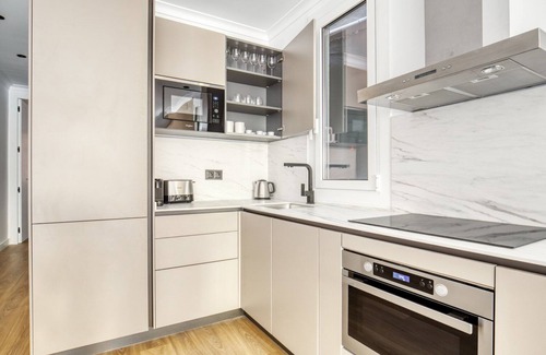 La Sagrada Familia Apartment | Renovated Sagrada Familia 1BR w/Roof Access, by Blueground