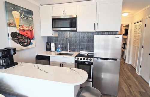 Hilton Head Condo | RENOVATED! Seaside Villas 1 BDRM, 1 BA, 2 Free Bikes! Great Ocean Views! #129