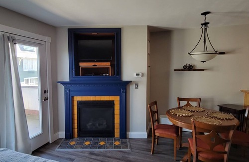 Snowshoe Condo | Renovated Ski-in/Ski-out Condo in the Village