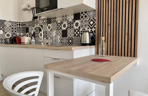 Rochefort Apartment | Renovated studio 200 m from Rochefort harbour - Your haven of peace in town