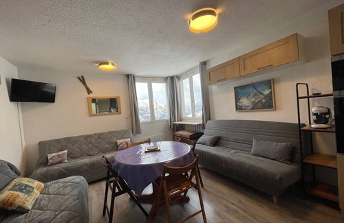 Le Super-Sauze Apartment | Renovated studio with direct slope access, well-equipped