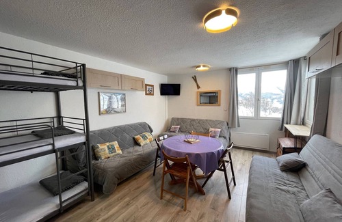 Le Super-Sauze Apartment | Renovated studio with direct slope access, well-equipped