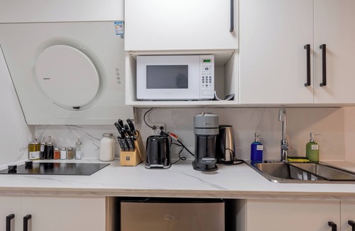 Cote-Des-Neiges—Notre-Dame-De-Grace Apartment | Renovated Studio w/Parking | Queen Bed + Sofa Bed