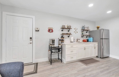 Tallahassee Apartment | Renovated Studio -Walking distance to FSU/Doak Stadium