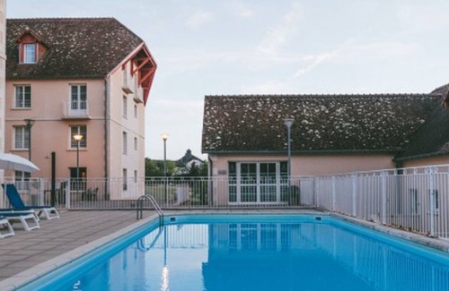 La Roche-Posay Apartment | Renovated T2 with heated pool near Connétable Spa, parking and WIFI