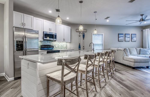 Hilton Head Villa | Renovated townhome with 1st flr bdrm Close to beach, shopping, dining and parks.