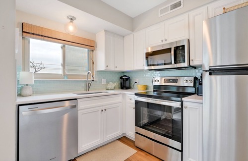 Wilmington Beach Condo | ~RENOVATED~ Top Floor Views, Oceanfront, Pool, Spacious Deck, Desirable Area