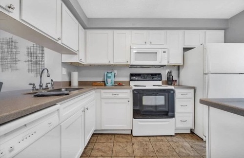 Decatur House | Renovated townhome on bike path includes bikes!