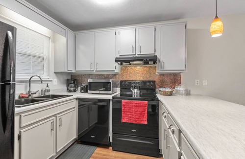 Tallahassee House | Renovated two-bedroom townhouse within walking distance to FSU.