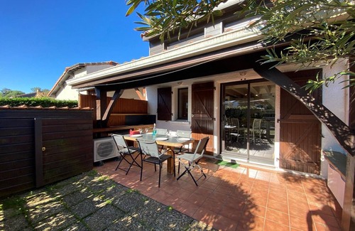 Capbreton Villa | Renovated Villa Patio Near Port & Hossegor Center with Private Parking & WiFi