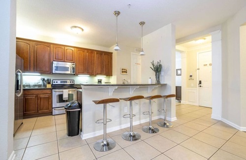 Florida Central Atlantic Coast Condo | Renovated Vista Cay Condo 5 min to Universal