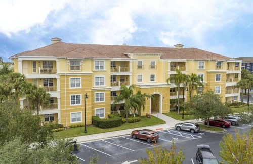 Florida Central Atlantic Coast Condo | Renovated Vista Cay Condo 5 min to Universal