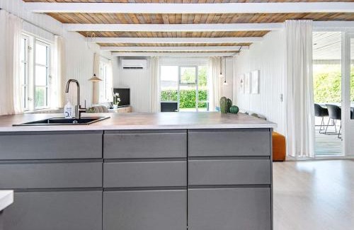 Horsens House | Renovated Waterfront Retreat-By Traum