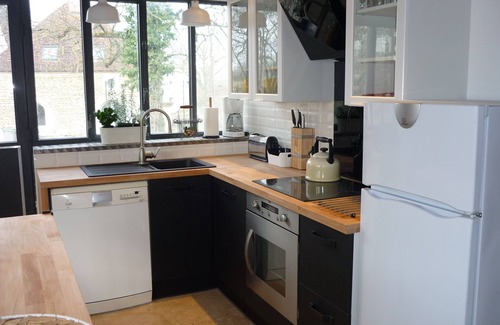 Semur-en-Auxois Apartment | Renovated workshop for 6 people with shared, heated pool in Semur en Auxois
