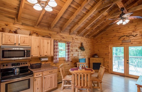 South Bloomingville Cabin | Rent 2, Get 1 Free in January! Cozy 1 br cabin on 80 acres near Old Man's Cave!