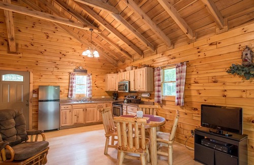 South Bloomingville Cabin | Rent 2, Get 1 Free in January! Cozy 1 br cabin on 80 acres near Old Man's Cave!