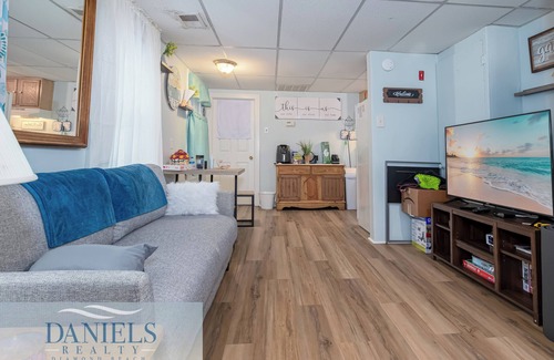Wildwood House | Rent 21 + 3 bedroom home 1 block from beach 5 minute walk to convention center!