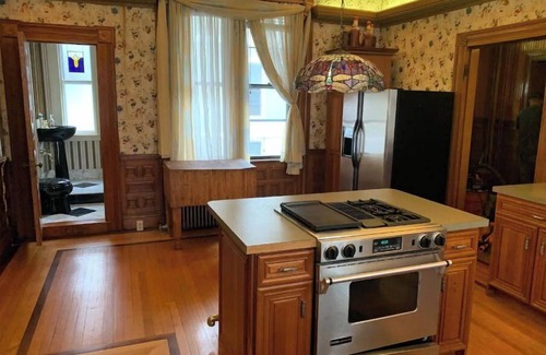 Downtown Portland House | Rent a room in the gorgeous Holt House