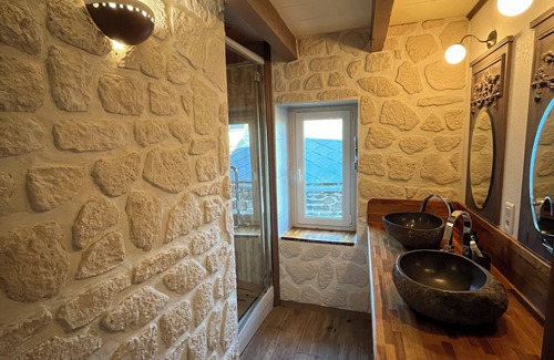 Vernines House | Rent country house - sleeps 8, 4 bedrooms, between lakes and volcanoes