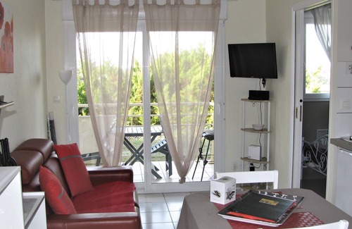 Jonzac Apartment | Rent furnished 800 m from the thermal baths and 80 m from the West Indies of JONZAC