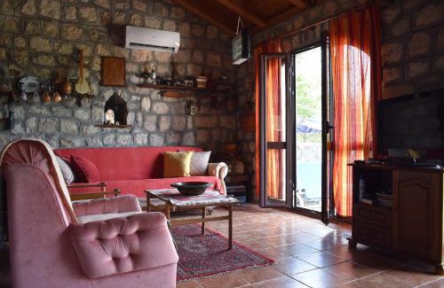 Karuc Ski Chalet | Rent House Orahovo