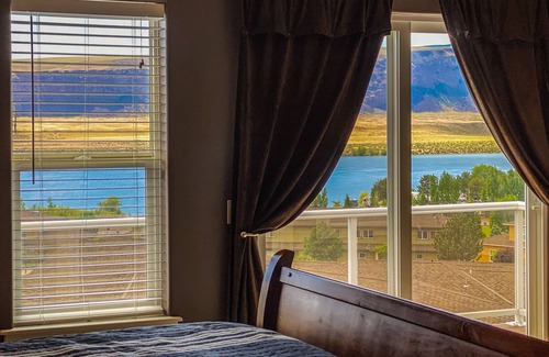 Quincy House | Rent Like a Rock Star @ Hotel Rock in Sunserra, C-Bar!