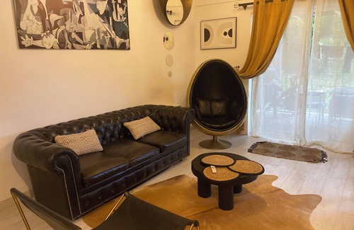 Fontenay-le-Fleury House | Rent more than a house: Experience Au vieux Carré.
