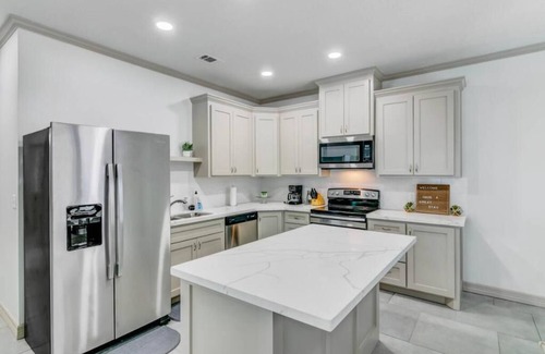 Beaumont House | Rent room A in this tranquil and quiet neighborhood.