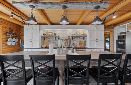Eden Cabin | Rent the Snowberry Inn-Large kitchen & Gathering room Ensuite bath in all rooms